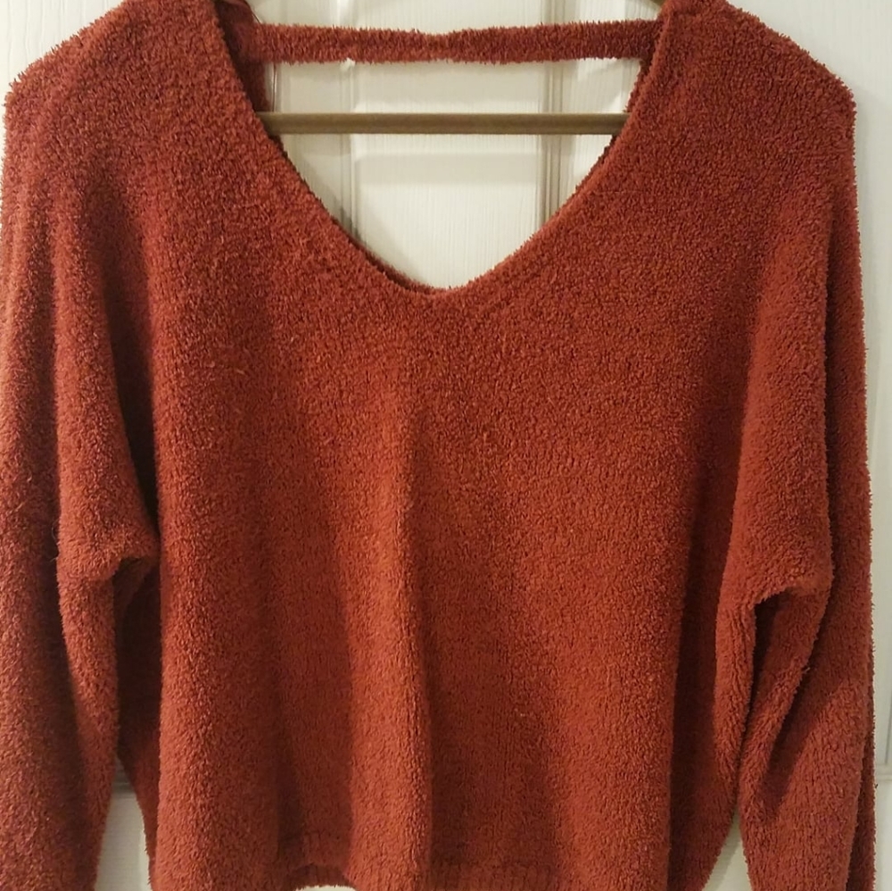 Women's red v-neck sweater 🌹